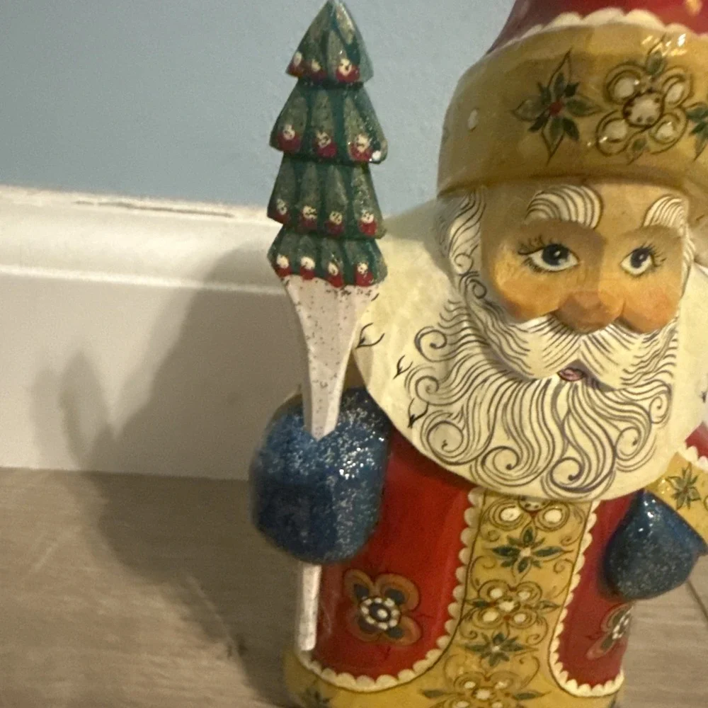 Russian Hand Painted Hand Carved‎ Santa Claus Figurine Holding Tree 6